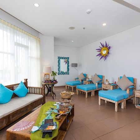 Neo Denpasar By Aston Hotel Exterior photo