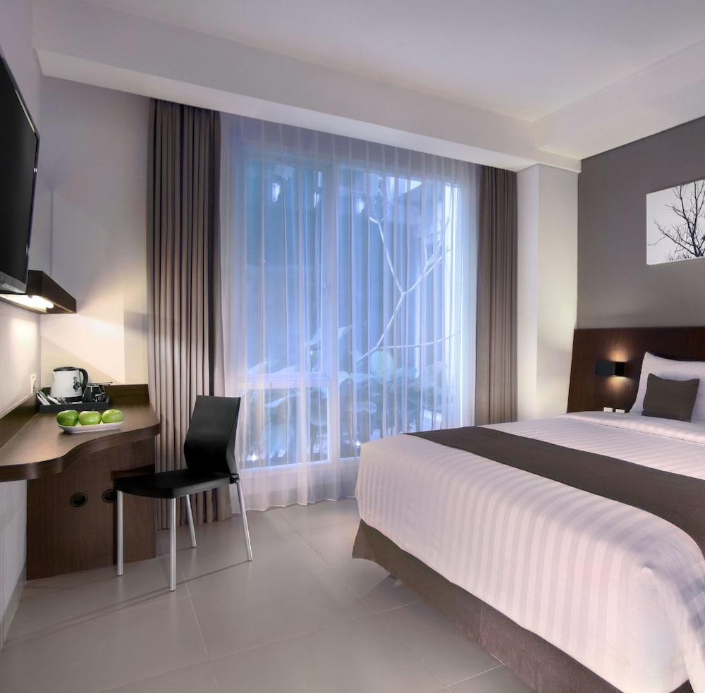 Neo Denpasar By Aston Hotel Exterior photo