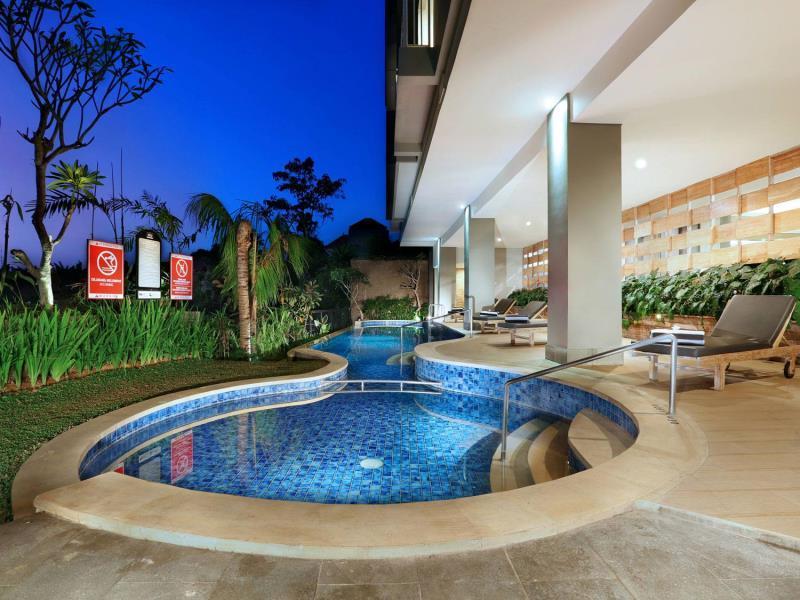 Neo Denpasar By Aston Hotel Exterior photo