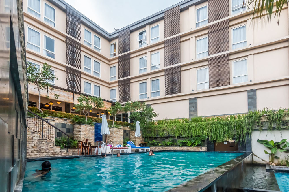 Neo Denpasar By Aston Hotel Exterior photo