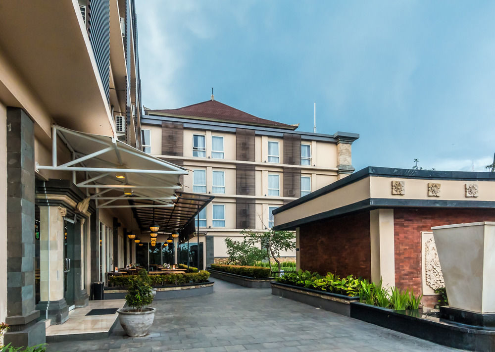 Neo Denpasar By Aston Hotel Exterior photo