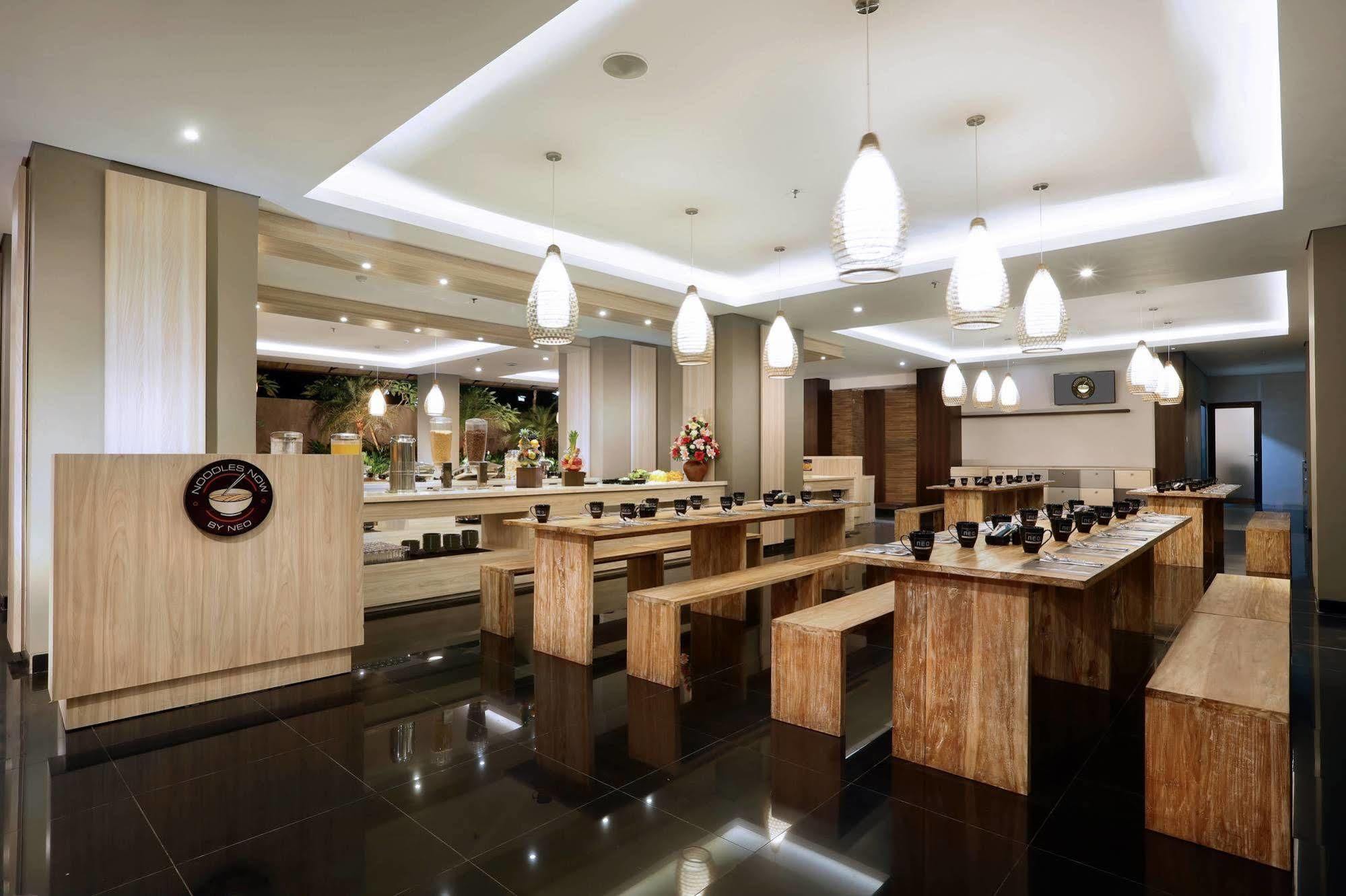 Neo Denpasar By Aston Hotel Exterior photo