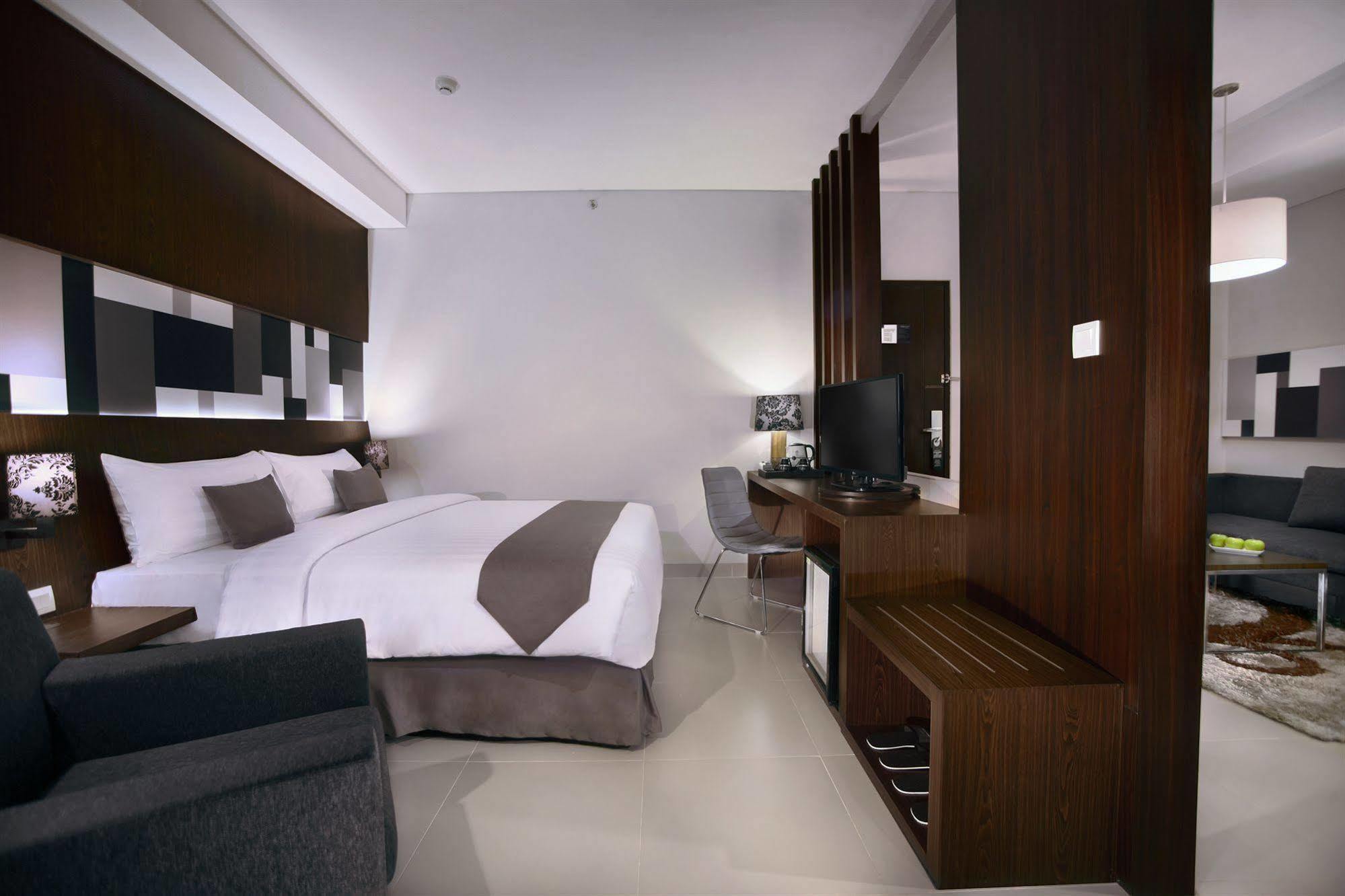 Neo Denpasar By Aston Hotel Exterior photo