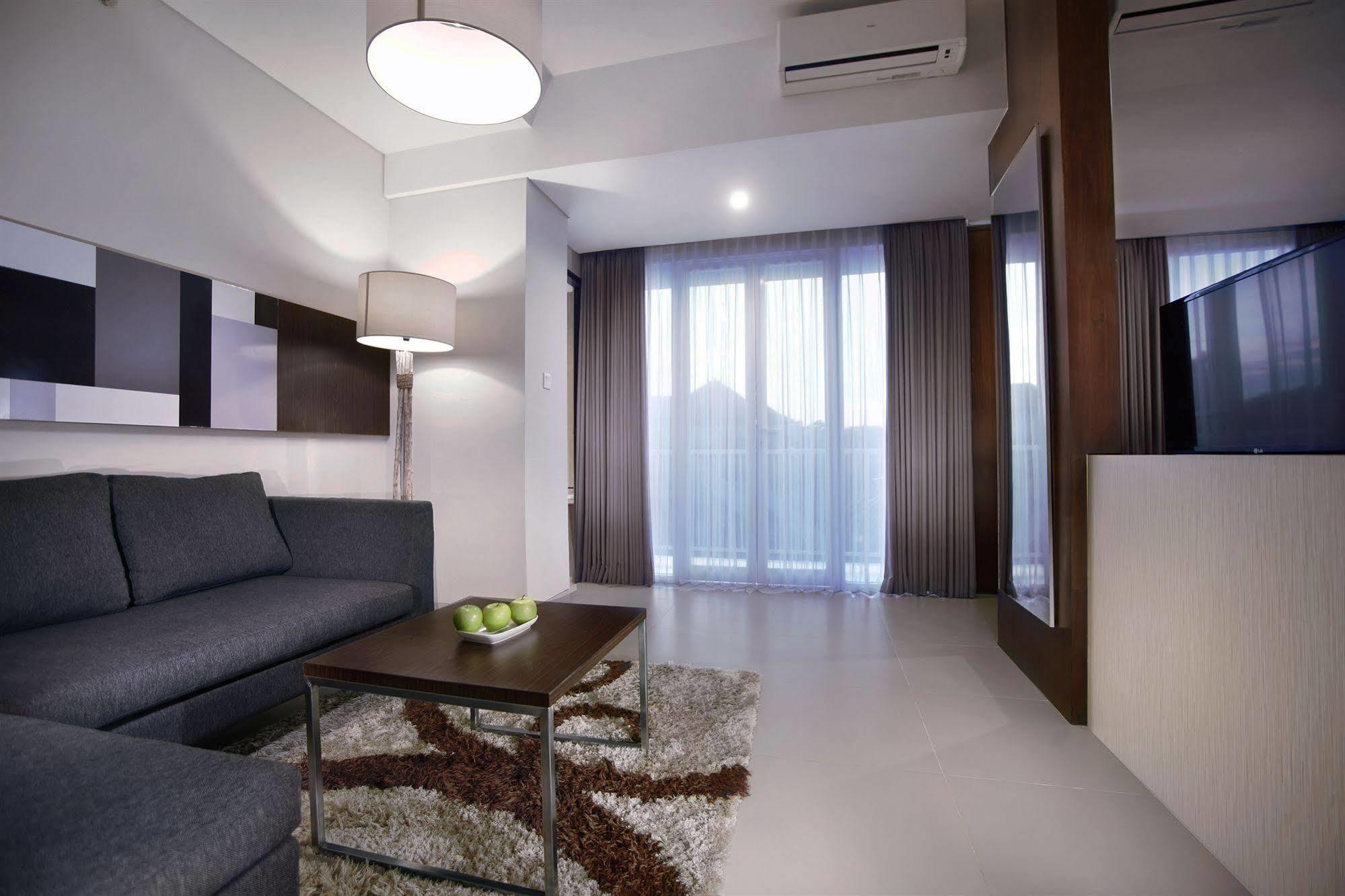 Neo Denpasar By Aston Hotel Exterior photo